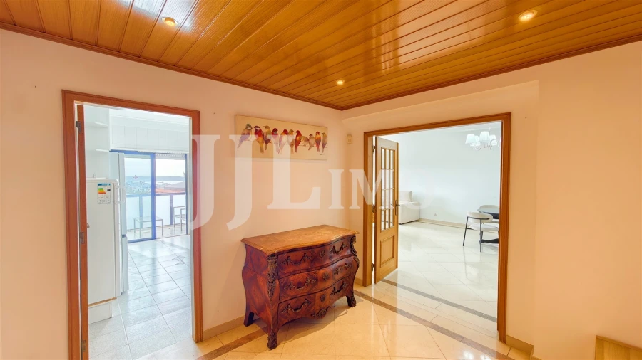 Apartamento T4 para Arrendamento em Alfragide Foto 11