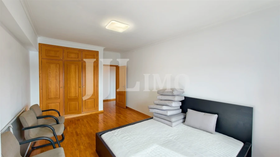 Apartamento T4 para Arrendamento em Alfragide Foto 14