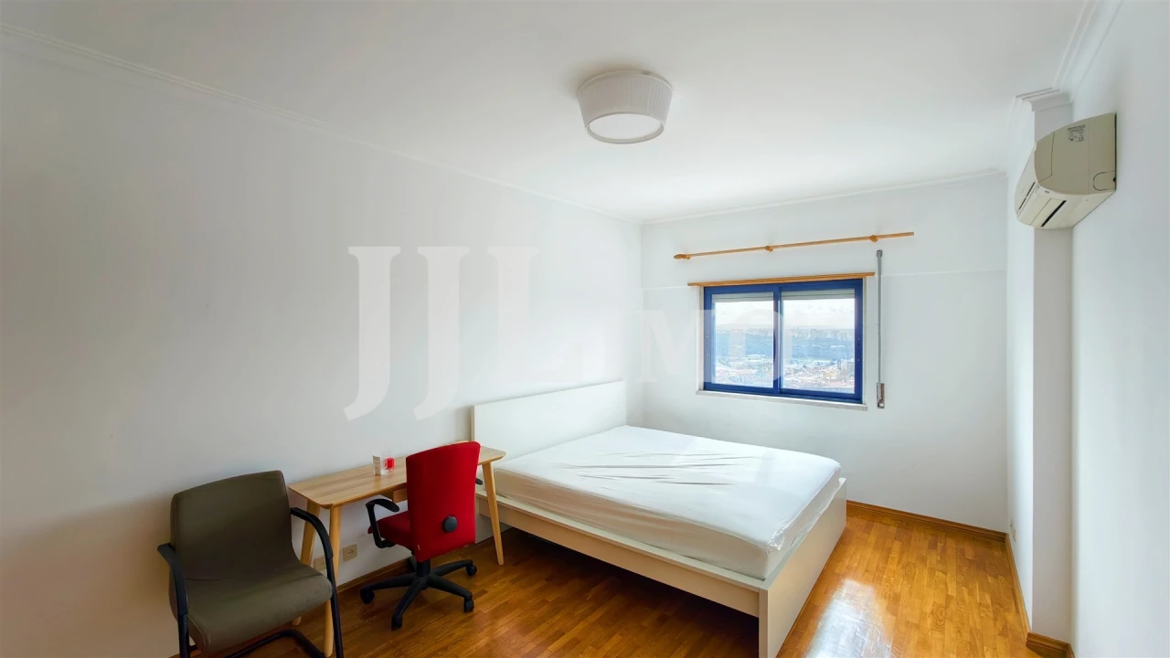 Apartamento T4 para Arrendamento em Alfragide Foto 22