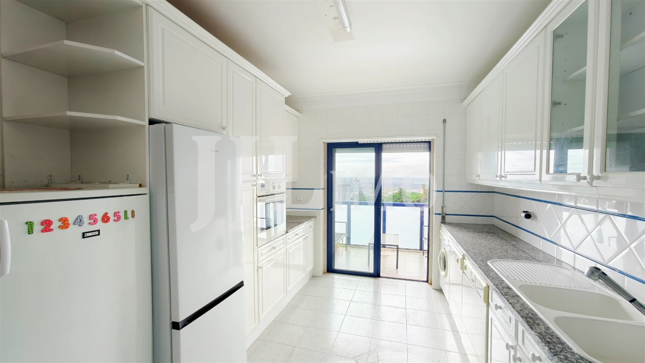 Apartamento T4 para Arrendamento em Alfragide Foto 27