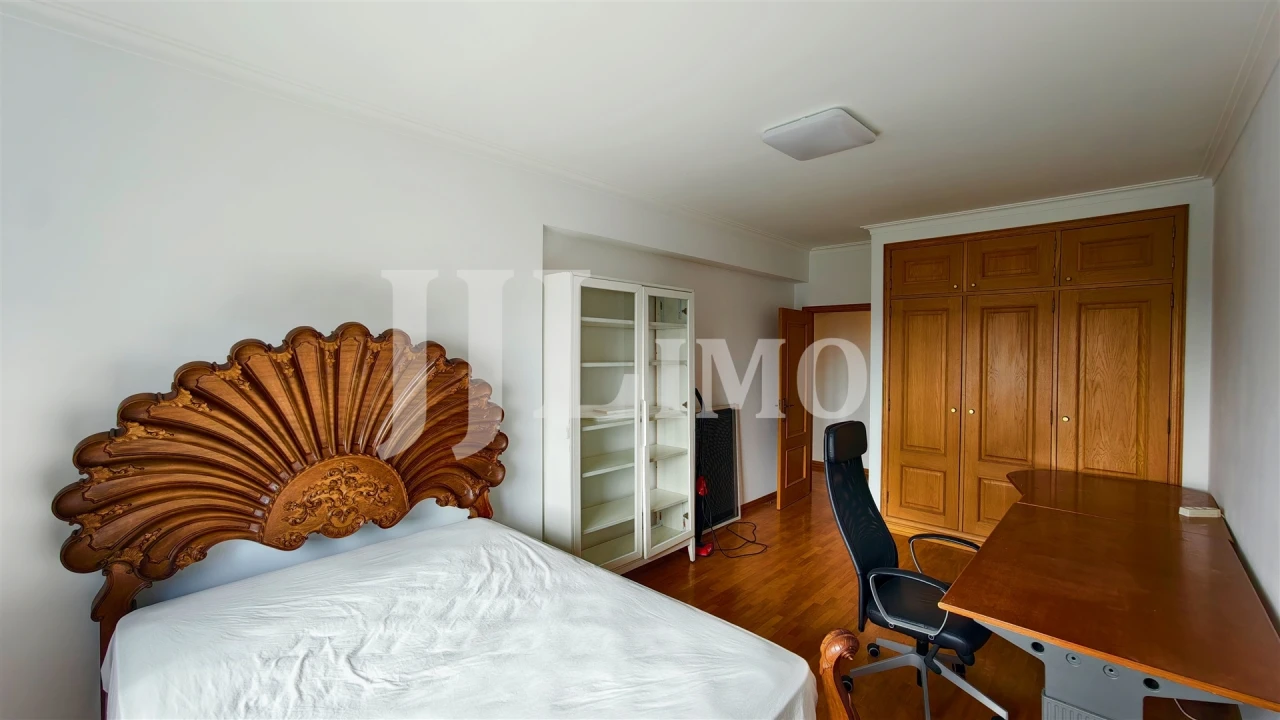 Apartamento T4 para Arrendamento em Alfragide Foto 17