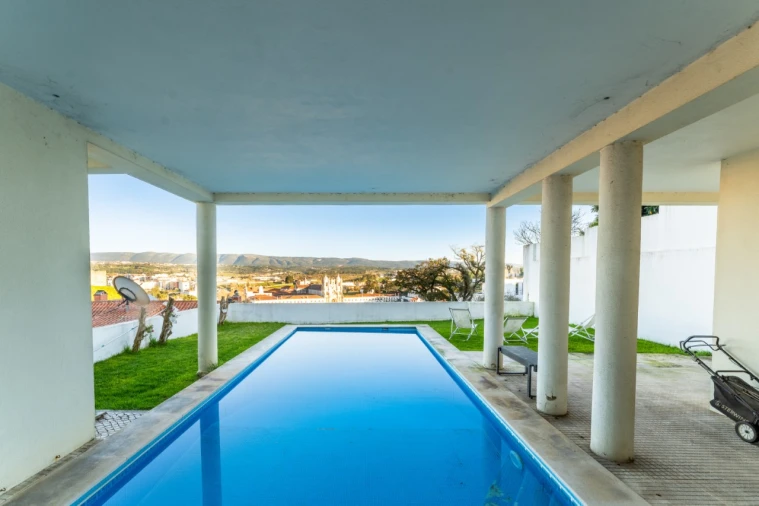 Moradia T5 para Venda em Alcobaça e Vestiaria Foto 3