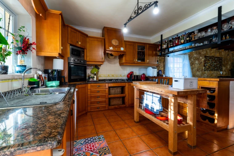 Moradia T5 para Venda em Peral Foto 3