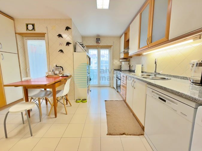 Apartamento T5 para Venda em Santa Maria, São Pedro e Matacães Foto 11