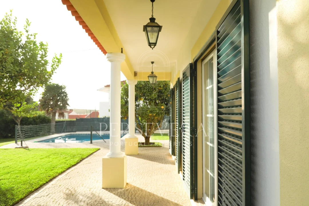 Moradia T5 para Venda em Alcabideche Foto 1