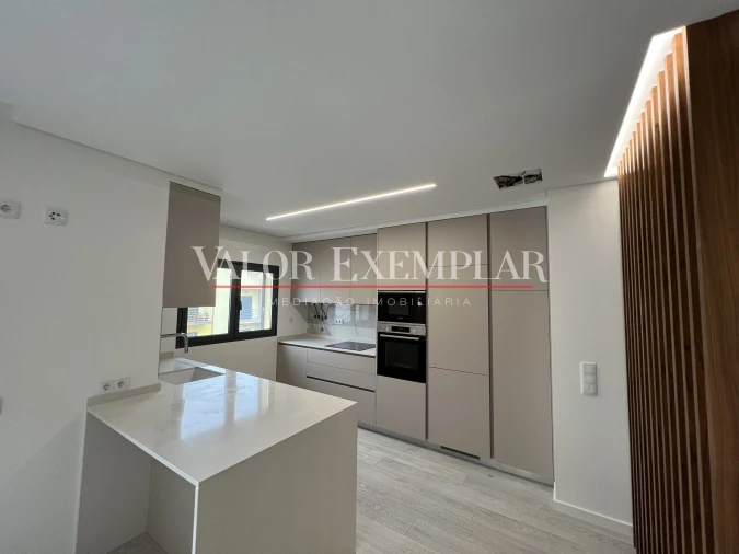 Apartamento T4 para Venda em Alcochete Foto 4