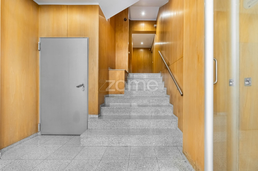 Apartamento T3 para Venda em Castêlo da Maia Foto 2