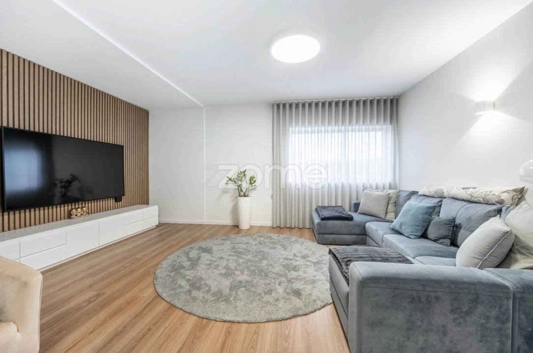 Apartamento T3 para Venda em Castêlo da Maia Foto 6