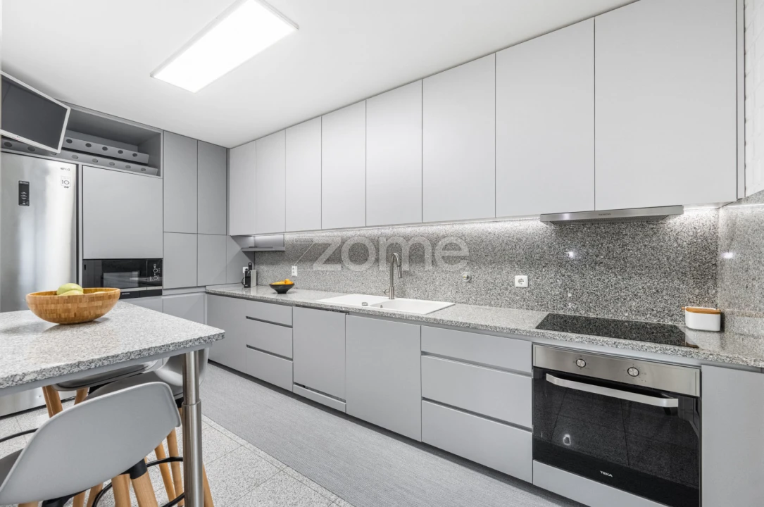 Apartamento T3 para Venda em Castêlo da Maia Foto 9