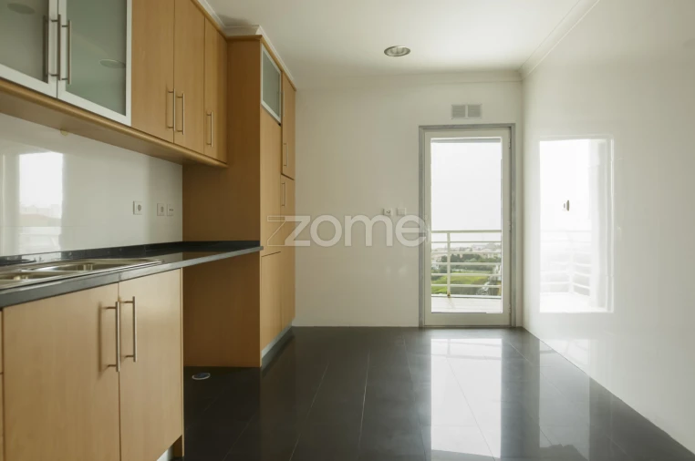 Apartamento T3 para Arrendamento em Oeiras e São Julião da Barra, Paço de Arcos e Caxias Foto 2