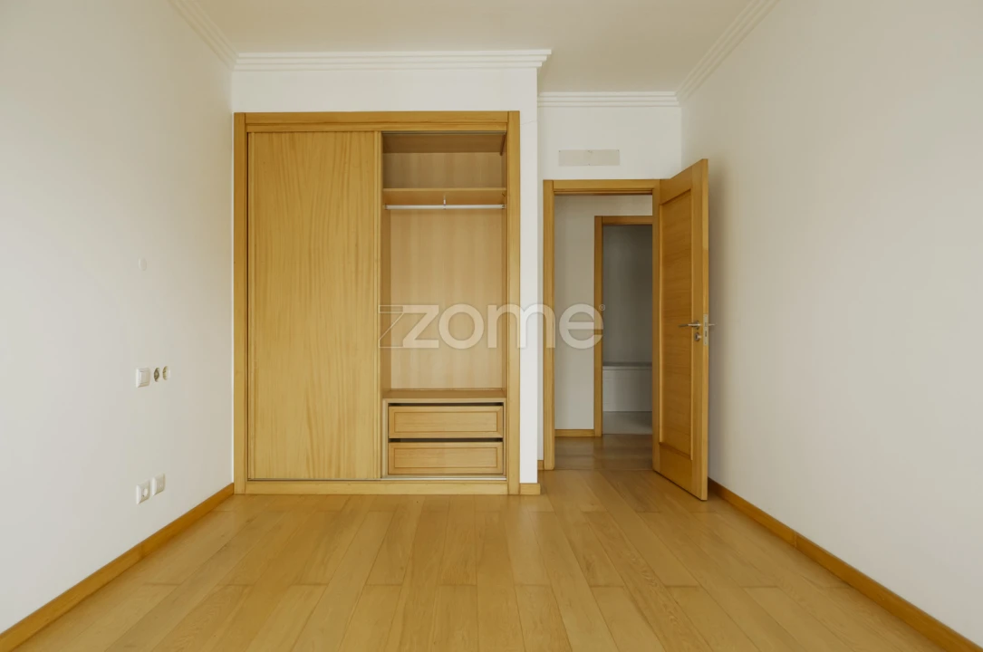 Apartamento T3 para Arrendamento em Oeiras e São Julião da Barra, Paço de Arcos e Caxias Foto 9