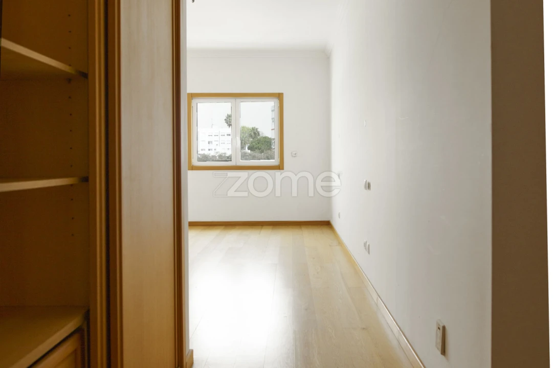 Apartamento T3 para Arrendamento em Oeiras e São Julião da Barra, Paço de Arcos e Caxias Foto 10