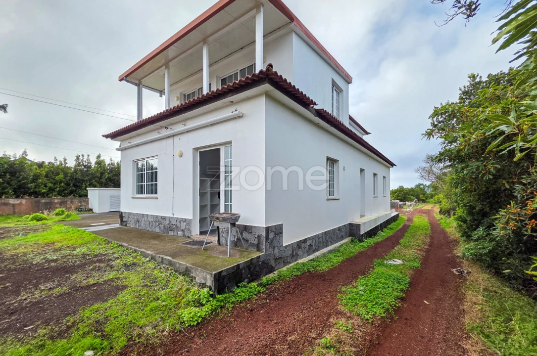 Moradia T4 para Venda em Criação Velha Foto 3