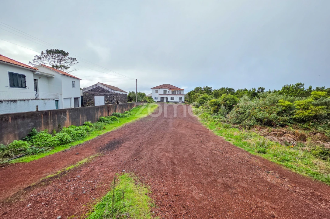 Moradia T4 para Venda em Criação Velha Foto 29