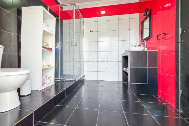 Moradia T4 para Venda em Criação Velha Foto 7