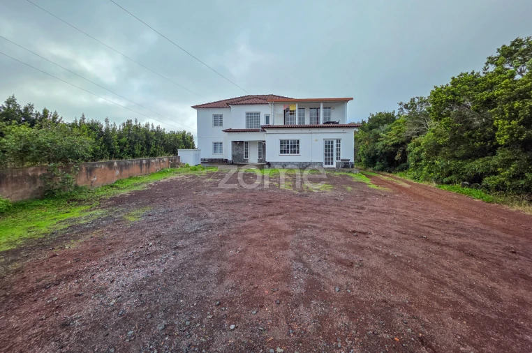 Moradia T4 para Venda em Criação Velha Foto 30