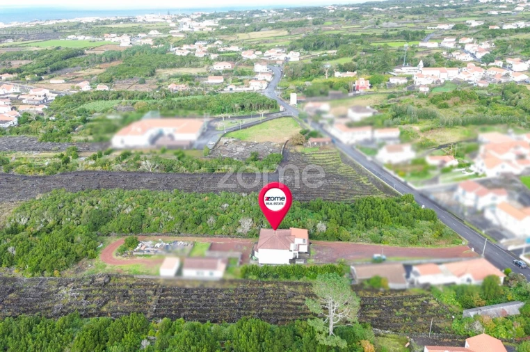 Moradia T4 para Venda em Criação Velha Foto 17