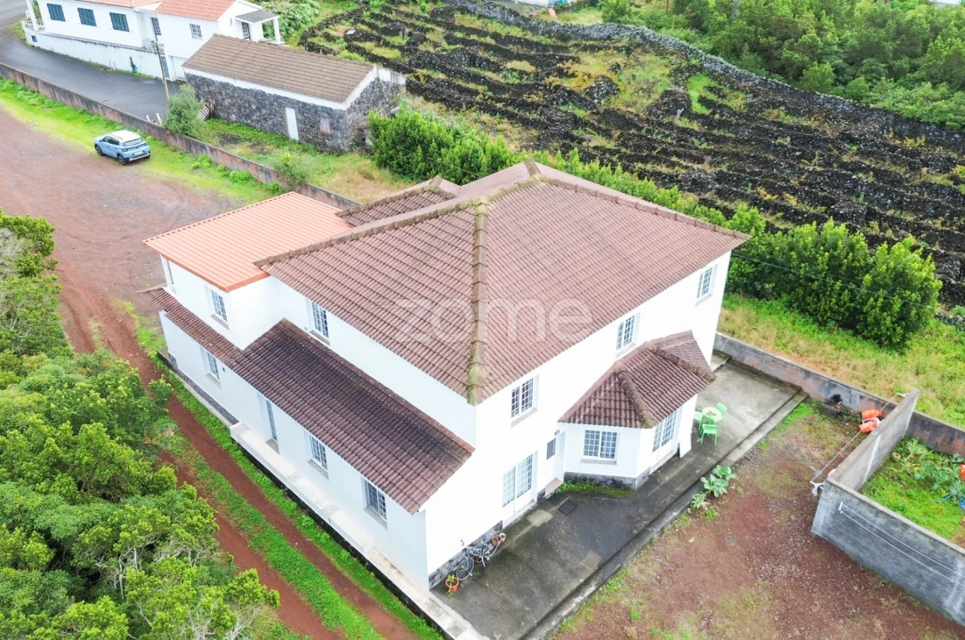 Moradia T4 para Venda em Criação Velha Foto 18