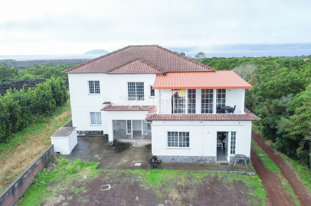 Moradia T4 para Venda em Criação Velha Foto 2