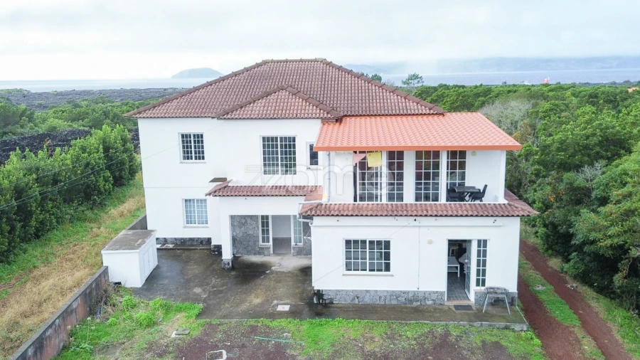 Moradia T4 para Venda em Criação Velha