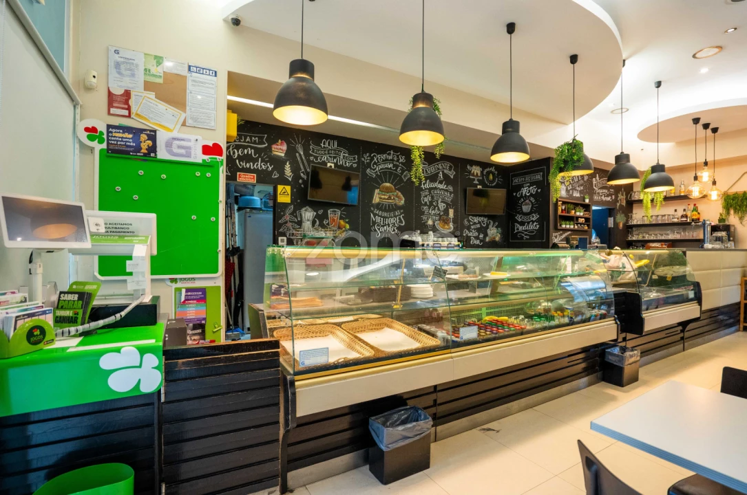 Negócio para Venda em Algés, Linda-A-Velha e Cruz Quebrada-Dafundo Foto 1