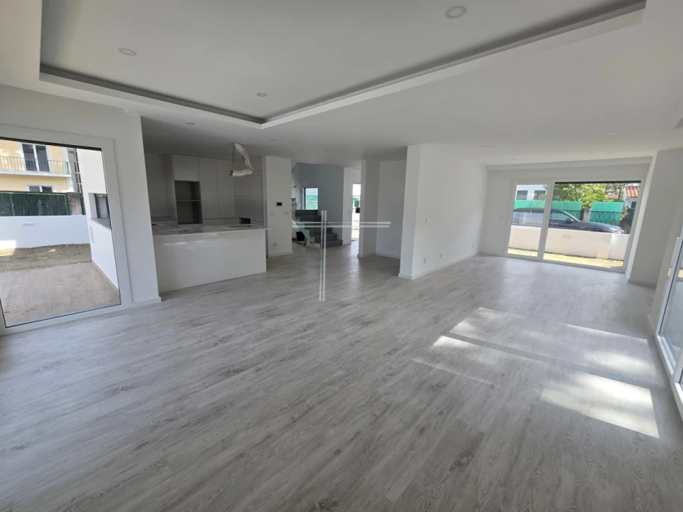 Moradia T3 para Venda em Charneca de Caparica e Sobreda Foto 3