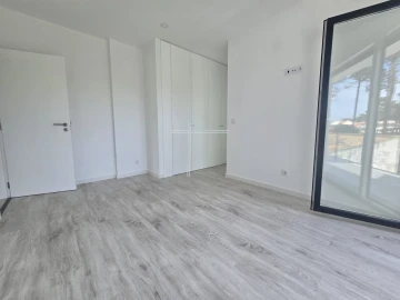 Moradia T3 para Venda em Charneca de Caparica e Sobreda