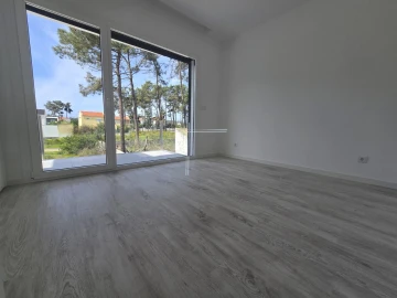 Moradia T3 para Venda em Charneca de Caparica e Sobreda