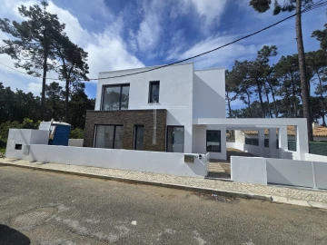 Moradia T3 para Venda em Charneca de Caparica e Sobreda