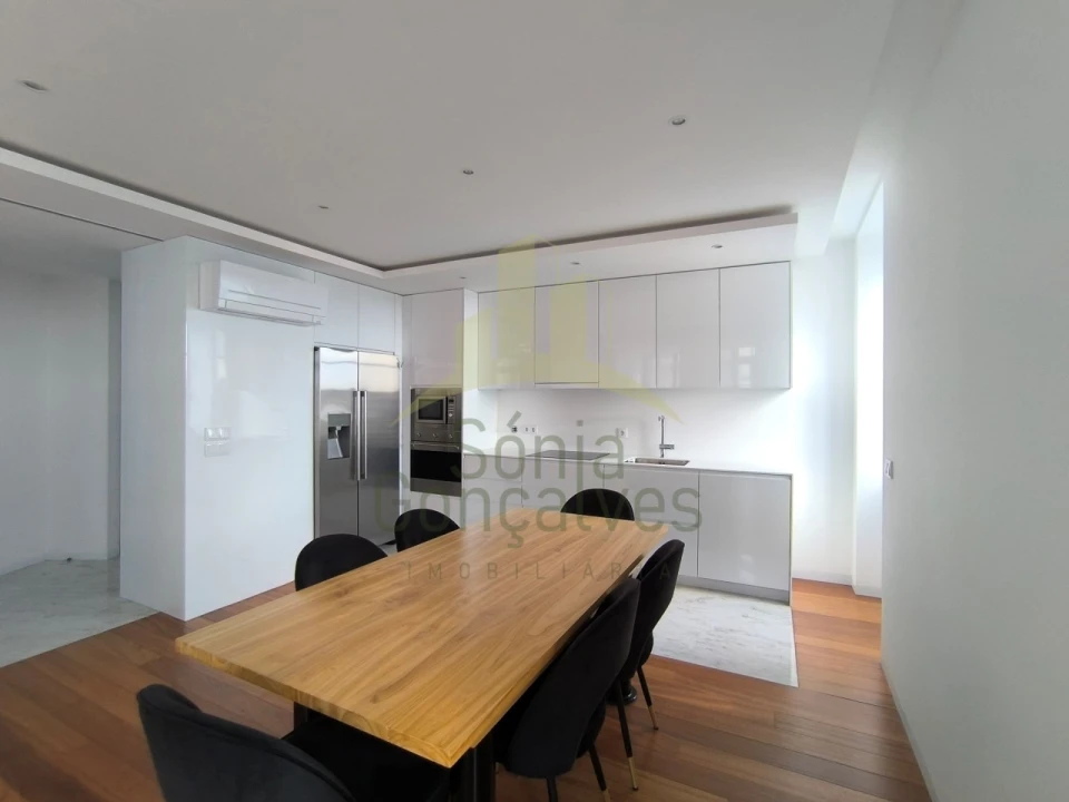 Apartamento T2 para Arrendamento em Santa Maria Maior e Monserrate e Meadela Foto 4