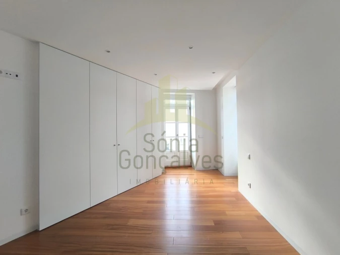 Apartamento T2 para Arrendamento em Santa Maria Maior e Monserrate e Meadela Foto 7