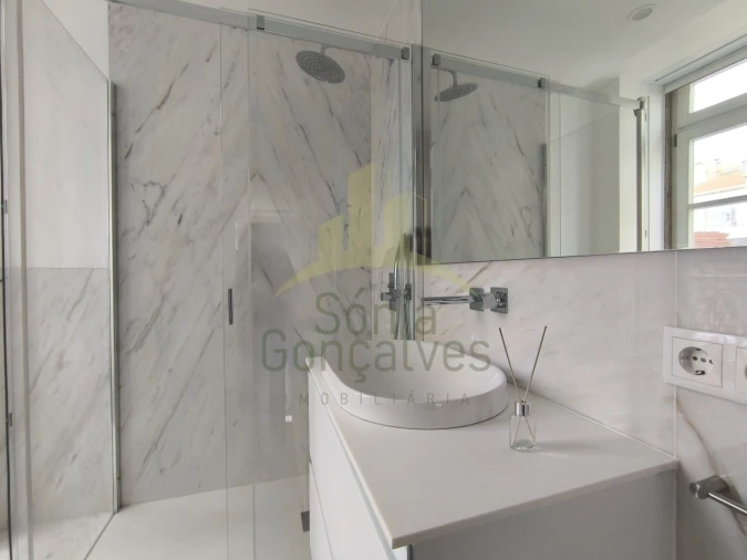 Apartamento T2 para Arrendamento em Santa Maria Maior e Monserrate e Meadela Foto 9