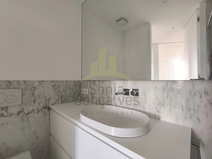 Apartamento T2 para Arrendamento em Santa Maria Maior e Monserrate e Meadela Foto 12