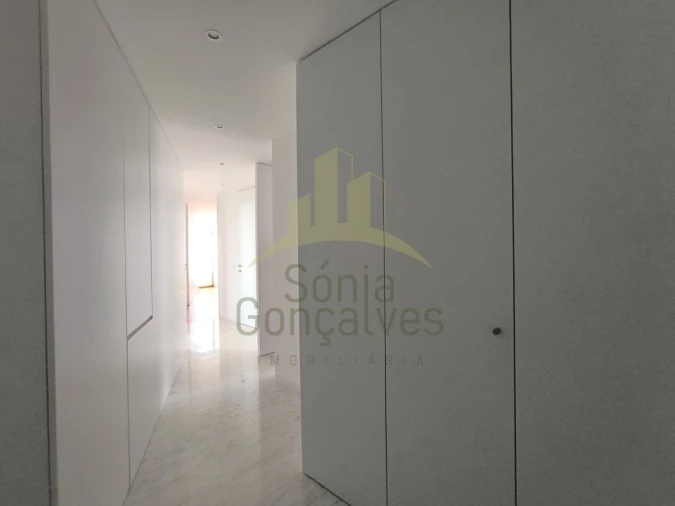 Apartamento T2 para Arrendamento em Santa Maria Maior e Monserrate e Meadela Foto 13