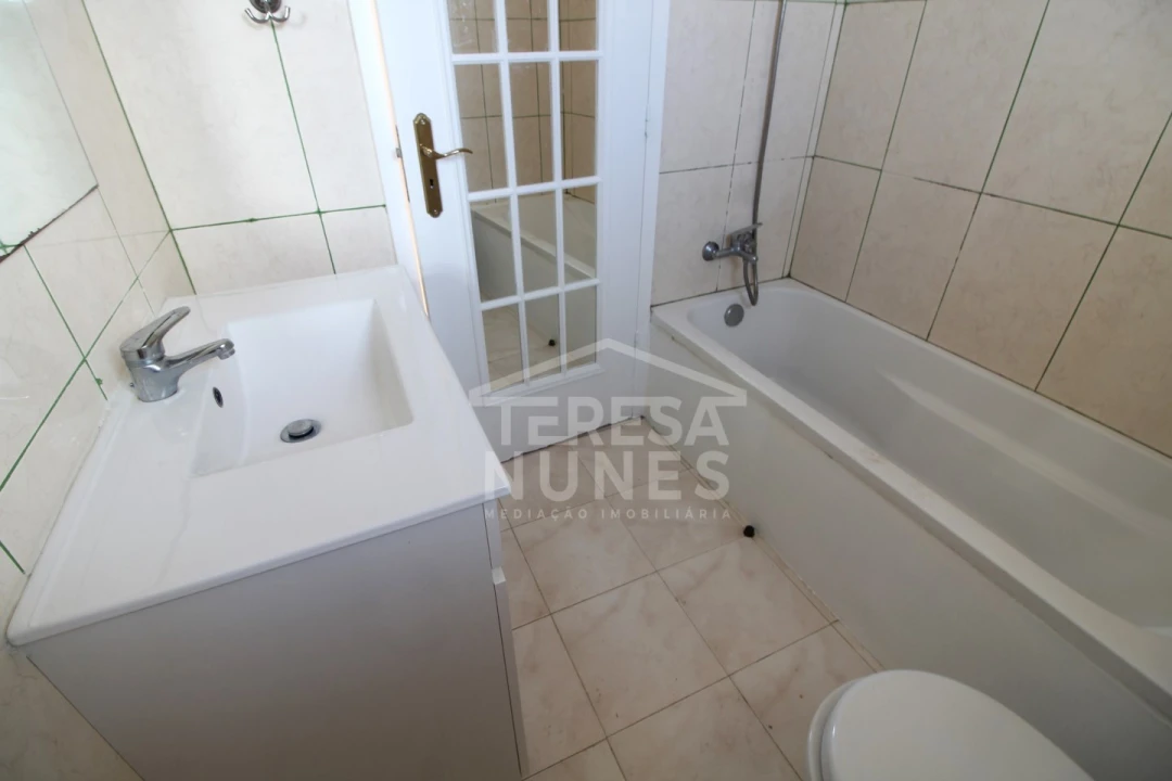 Apartamento T2 para Venda em Quinta do Conde Foto 8