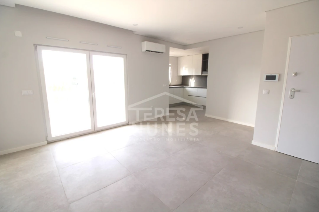 Apartamento T2 para Venda em Quinta do Conde Foto 3