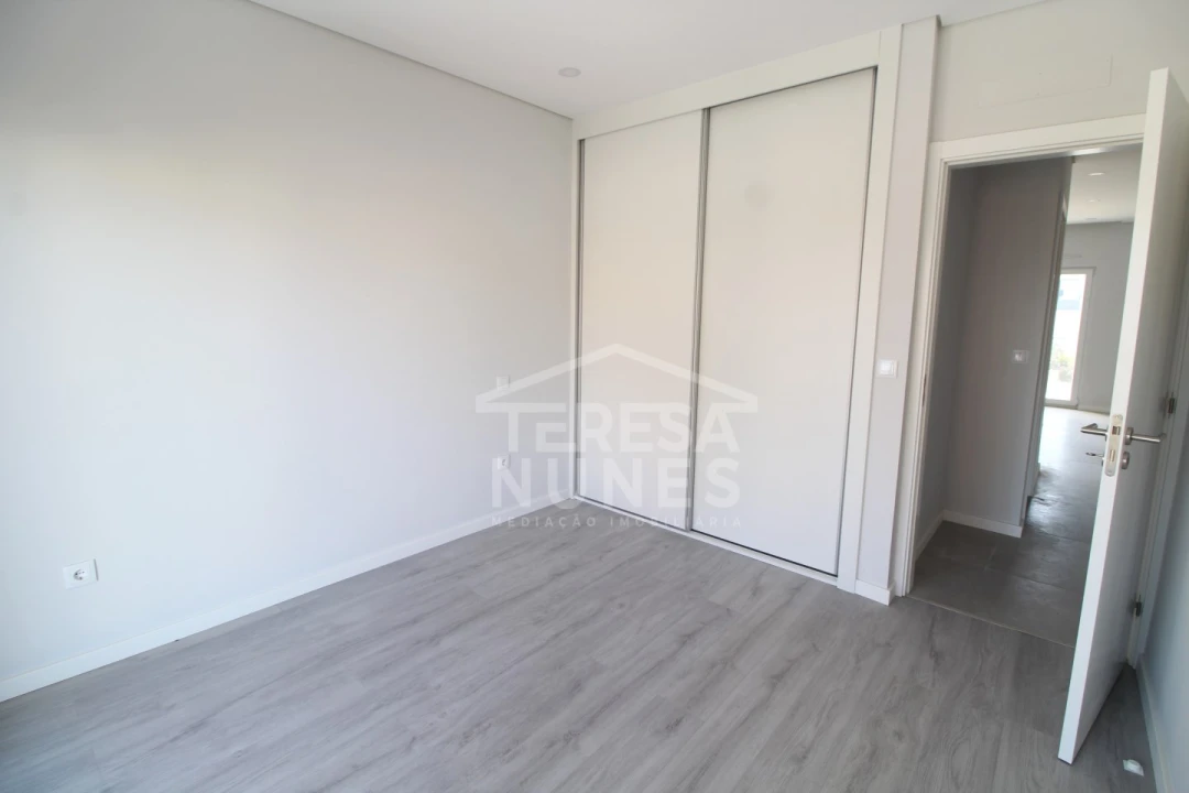 Apartamento T2 para Venda em Quinta do Conde Foto 8
