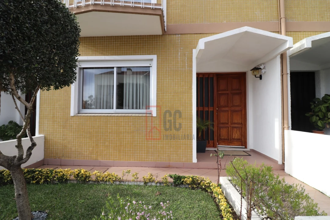 Moradia T3 para Venda em Madalena Foto 1