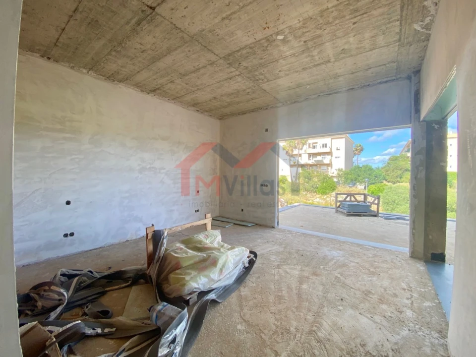 Moradia T4 para Venda em Quelfes Foto 7