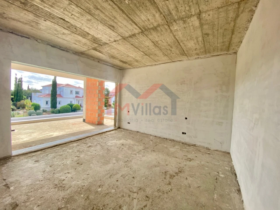 Moradia T4 para Venda em Quelfes Foto 11