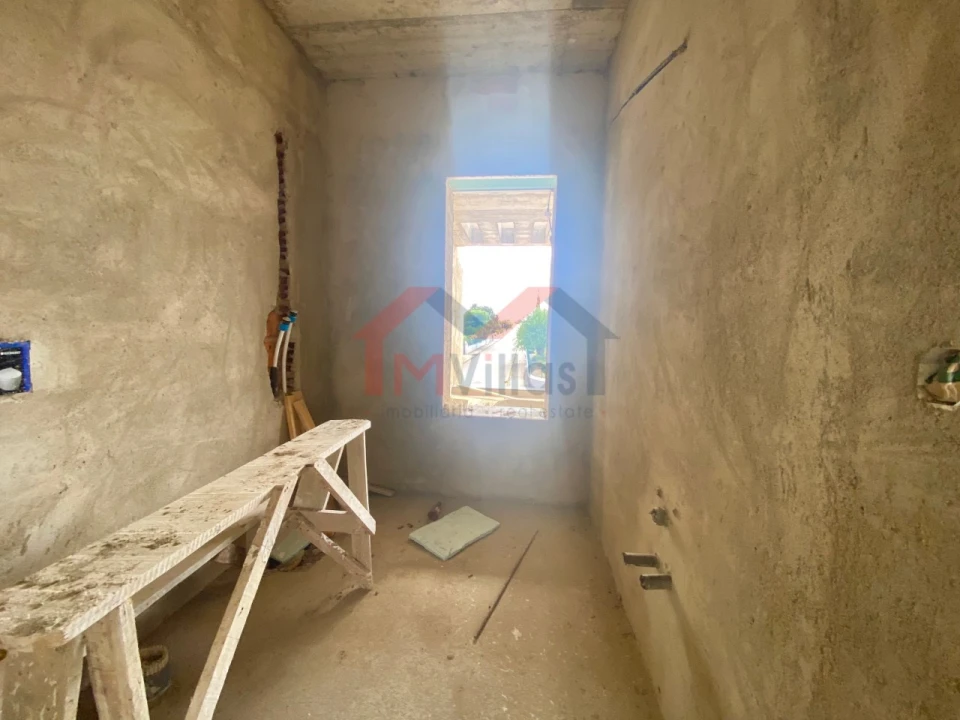 Moradia T4 para Venda em Quelfes Foto 13