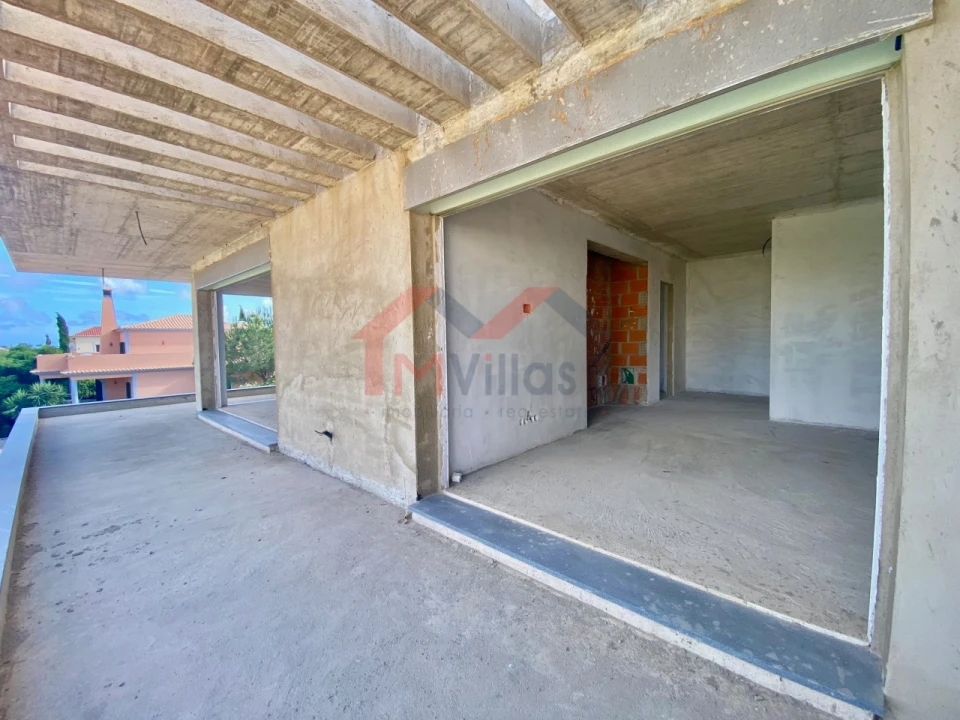 Moradia T4 para Venda em Quelfes Foto 15