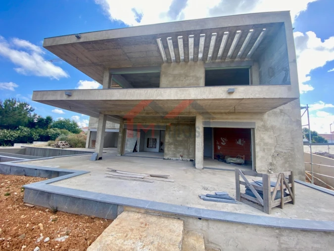 Moradia T4 para Venda em Quelfes Foto 3