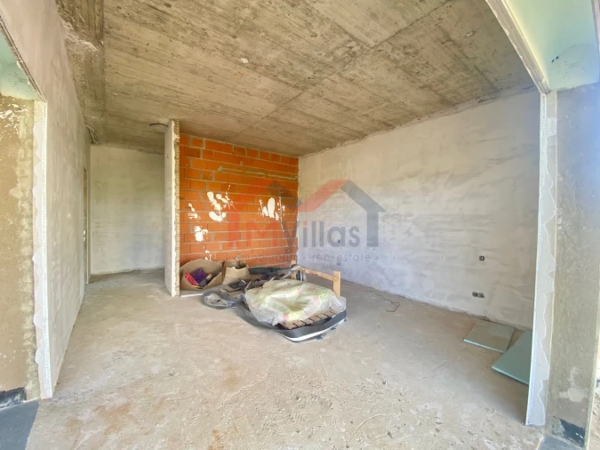 Moradia T4 para Venda em Quelfes Foto 9