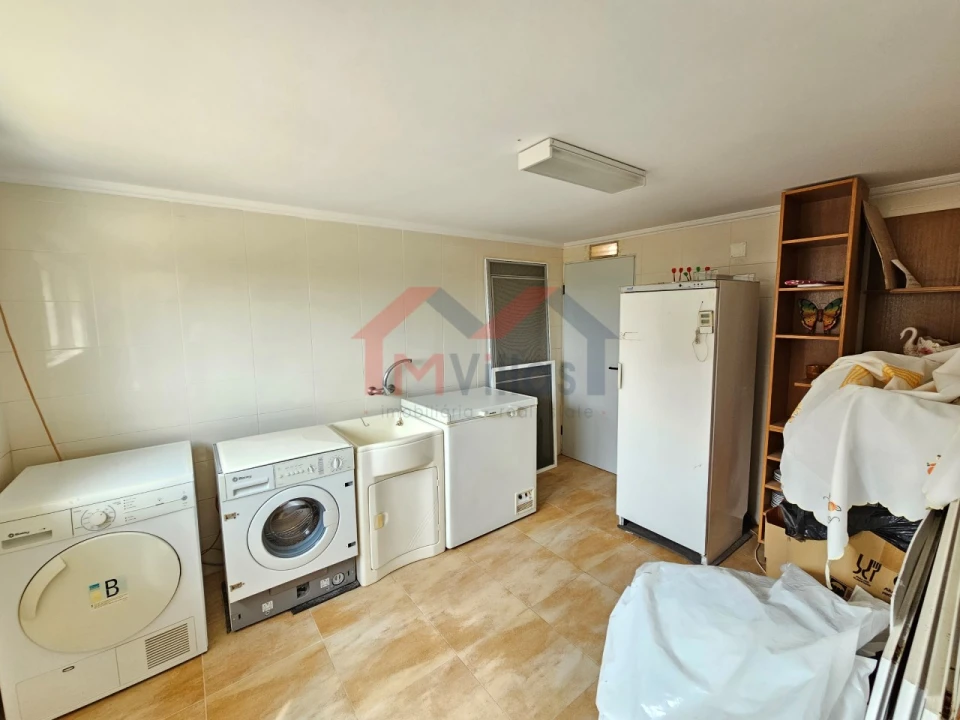 Moradia T3 para Venda em Santa Barbara de Nexe Foto 9