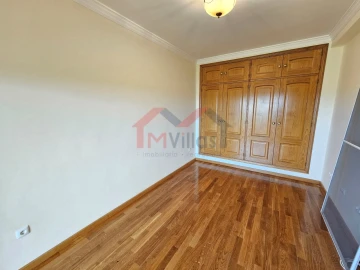 Moradia T3 para Venda em Santa Barbara de Nexe