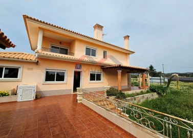 Moradia T3 para Venda em Santa Barbara de Nexe