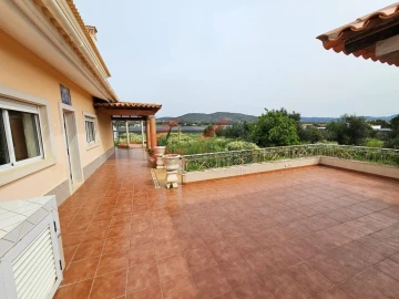 Moradia T3 para Venda em Santa Barbara de Nexe