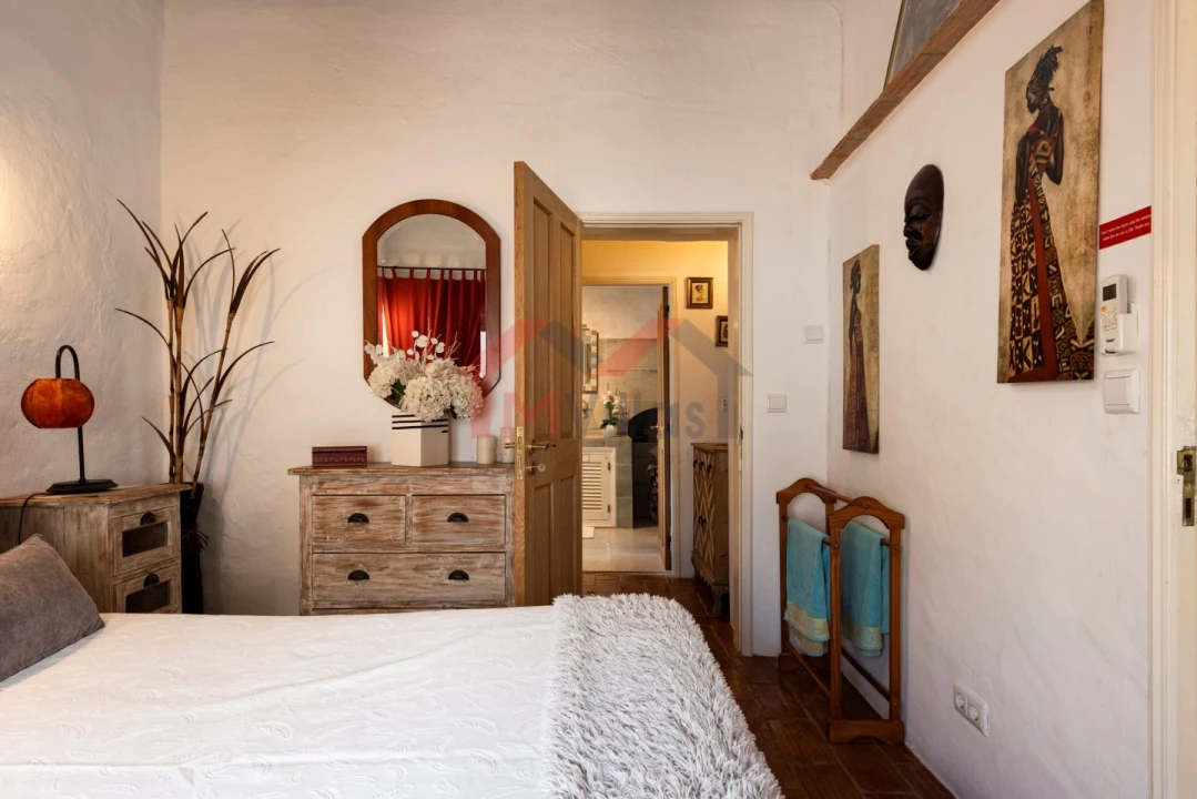 Moradia T4 para Venda em Salir Foto 13