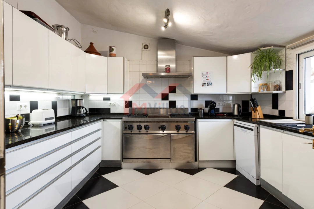 Moradia T4 para Venda em Salir Foto 8